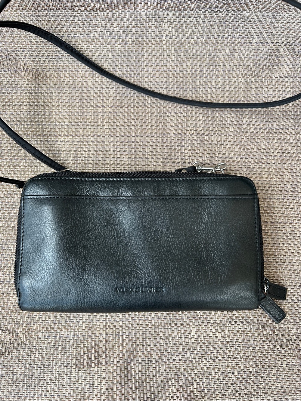 Wilsons Leather Black Leather Crossbody Wallet with Detachable Strap.